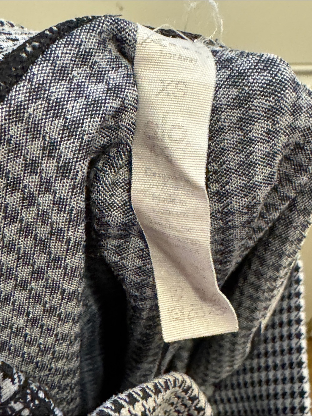 ALO Yoga Airtech Micro Houndstooth Bra & Micro Houndstooth Biker Short Set $158 - Picture 12 of 16
